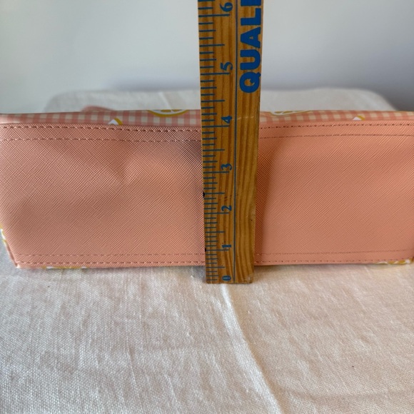 Tender Love & Carry peach color with lemons cosmetic travel toiletries bag - Picture 7 of 8
